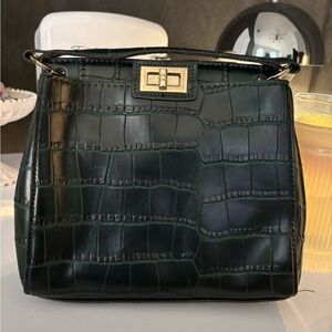 Elegant Green Crocodile-Embossed Women's Bag